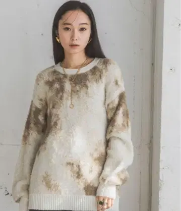 새상품급 지나시스 애니멀 라이크 패턴 풀오버