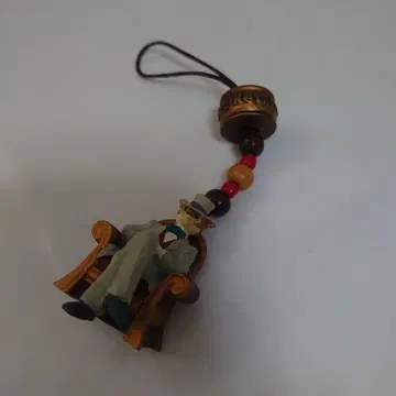 귀를 기울이면 바론 스트랩