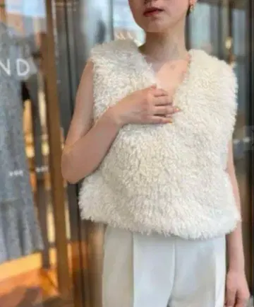 [ Ballsey ] 투모로우랜드 푸들 퍼 V넥 베스트