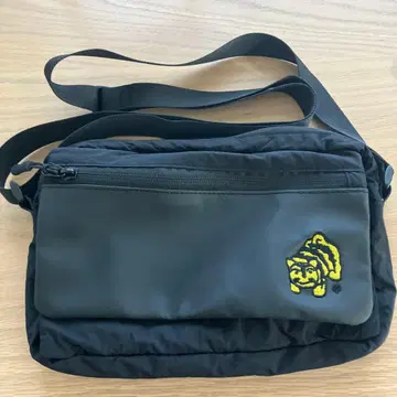 참 없음 미사용품 토라야 우이로 x ear 한정판 콜라보 블랙 숄더백