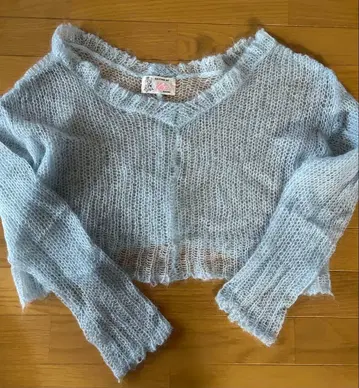 케이티 스카이블루 크롭 니트 긴팔