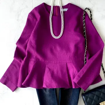 새상품급 어도어 울 페플럼 블라우스