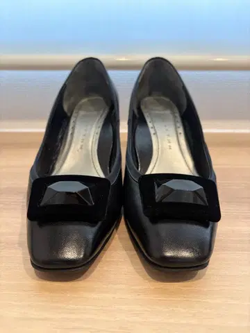 [ 새상품급 ] 네오리즘 블랙 가죽 펌프스 22.5