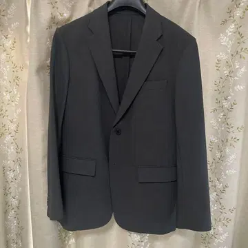 UNIQLO 다크 그레이 슬림핏 수트