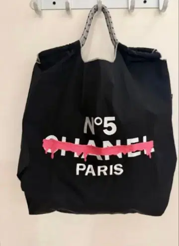 자수 에코백 M 사이즈 블랙 베이스에 핑크가 화려함