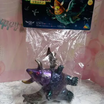 Sky Toy와 페인터넷의 콜라보레이션 소프트 비닐 [츠키루돈]