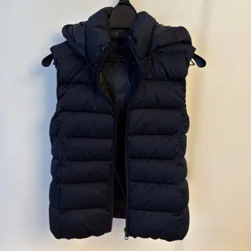 새상품급 UNIQLO 네이비 후드 부착 다운 베스트 M 사이즈