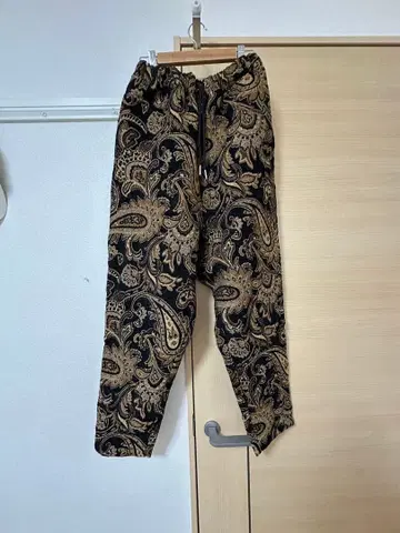 미사용 새상품 CAMBIO 페이즐리 무늬 벌룬 팬츠 블랙과 금