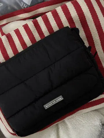 BEYOND THE VINES 블랙 백