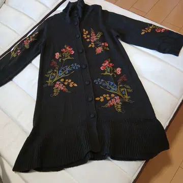 4298 시즈카 코무로 꽃무늬 자수 다크 그레이 가디건