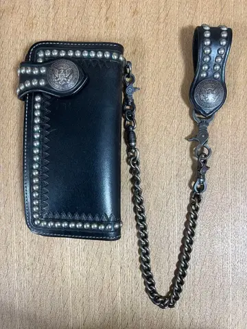 FUNNY제 스터드 부착 가죽 장지갑 체인 포함