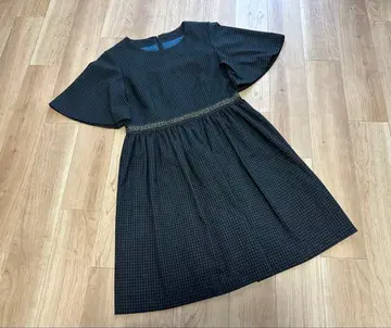 다크 그레이 체크 무늬 반팔 원피스