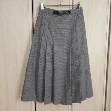 Lily Brown 플리츠 스커트 사이즈 1