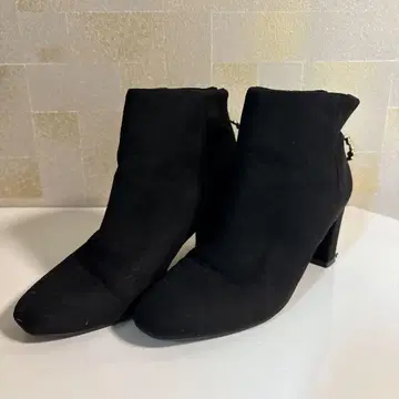 RANDA 비쥬 지퍼 숏부츠 블랙 M 사이즈