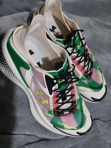 [ 새상품급 ] 언더아머 스니커즈 24cm [ 상자 없음 ]