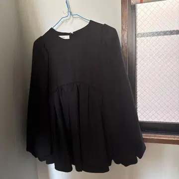 emm 블랙 긴팔 셔츠