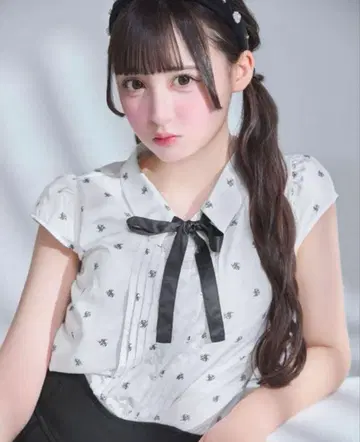 michellMacaron 로고 리본 블라우스