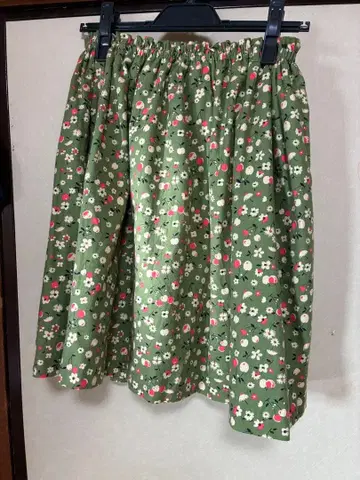 에네스베 꽃무늬 플레어 스커트 올리브 그린