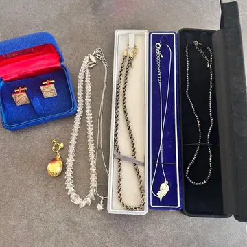 유품 정리 목걸이 귀걸이 커프스 버튼 액세서리 모음