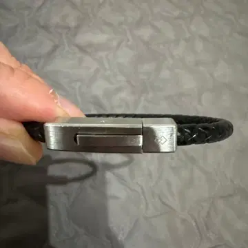 블랙 가죽 뜨개질 팔찌 코란트츠테