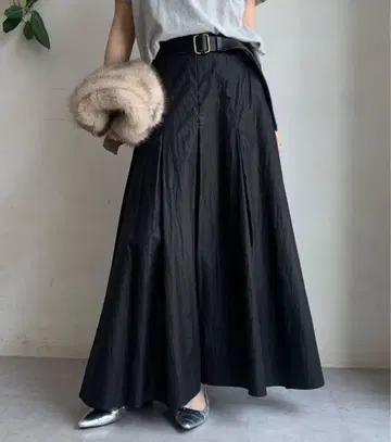 DouDou 샤이니 턱 플레어 스커트 블랙 TM