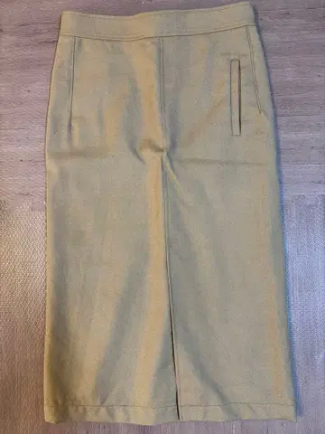 투모로우랜드 베이지 타이트 스커트