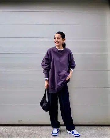 Stunning lure 그레이 크루넥 맨투맨