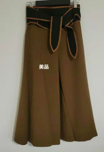 어도어 ADORE 슬라브 개버딘 턱 플레어 스커트 롱 블랙 36