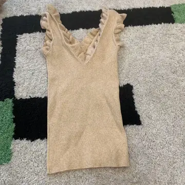 Ray BEAMS 프릴 V넥 탱크탑 베이지