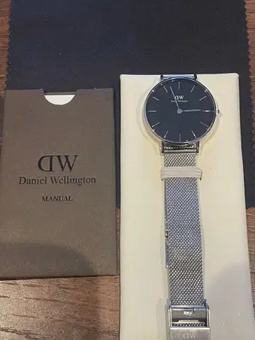 다니엘 웰링턴 아날로그 실버