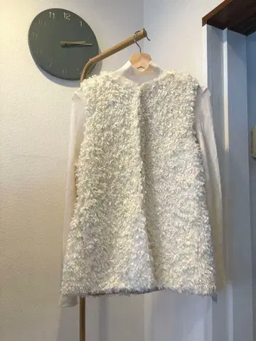 그린 레이블 릴랙싱 화이트 슬리브리스 베스트