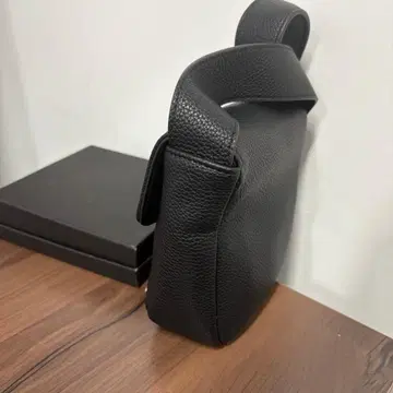 블랙 가죽 숄더백