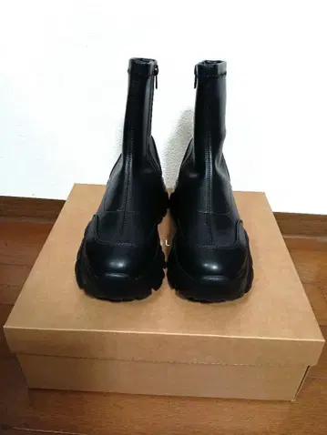 오리엔탈 트래픽 스니커즈 밑창 숏부츠 블랙 블랙 통굽 M