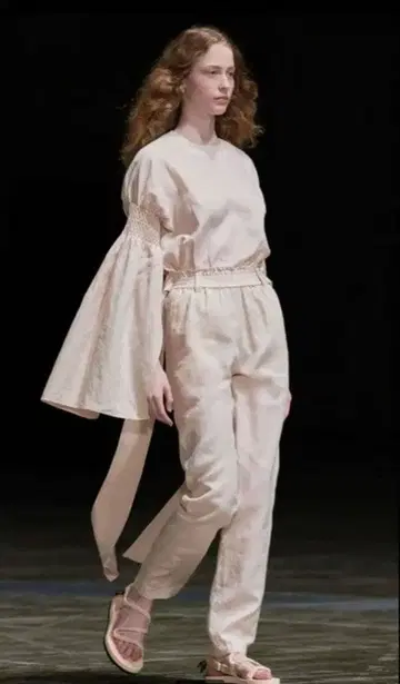 HYKE 린넨 블라우스