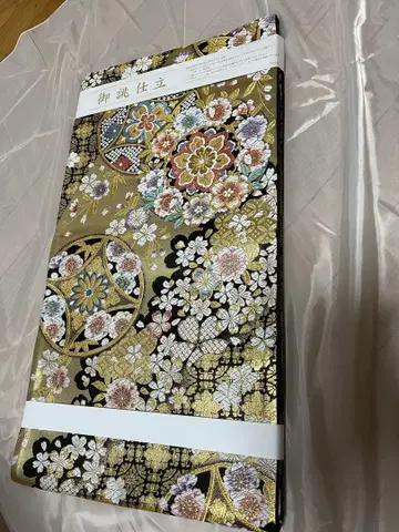 골드 컬러와 블랙 컬러 꽃무늬 후리소데용 후쿠로 오비