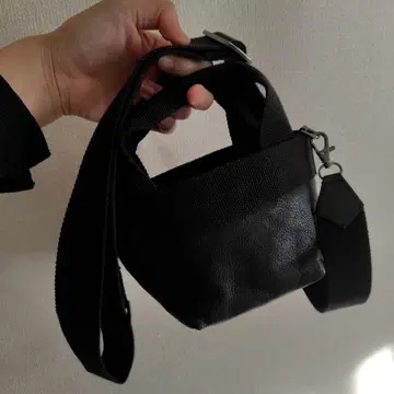 AVIEWFROMHERE 천연 가죽 블랙 미니 숄더백