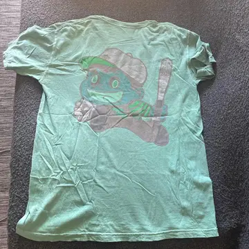 민트 그린 티셔츠 캐릭터 디자인 헨타이웍스 M 사이즈