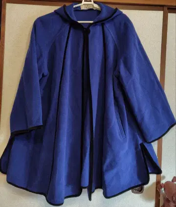 칼 라거펠트 폼폼 후드 코트