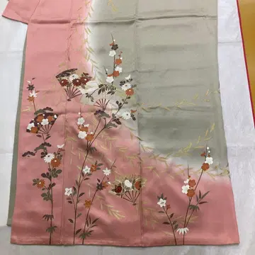 호몬기 핑크 그레이 꽃과 부채의 보카시와 유젠염