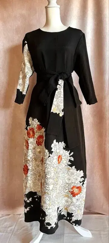 기모노 리메이크 블랙 전통 예복 기모노 롱 원피스 양 패턴 화이트 골드