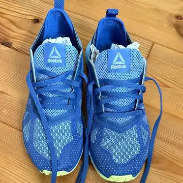 Reebok 스니커즈 23.5cm