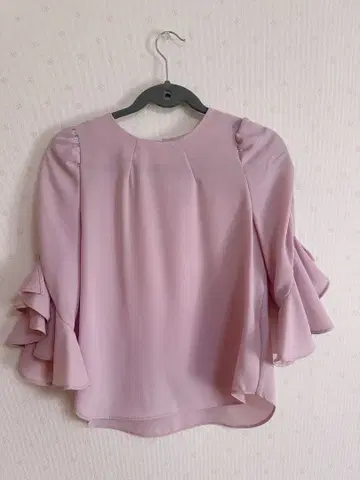 프릴 소매 핑크 블라우스 미슈마슈