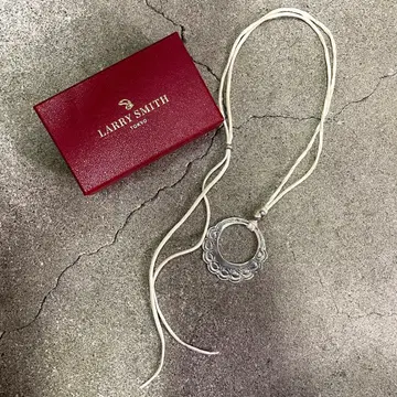 LARRY SMITH CIRCULAR LEAF PENDANT