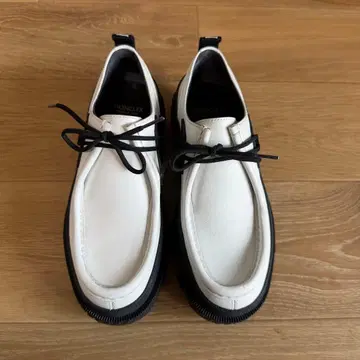 [ 새상품급 ] MONCLER 화이트 블랙 통굽 신발 23.5cm