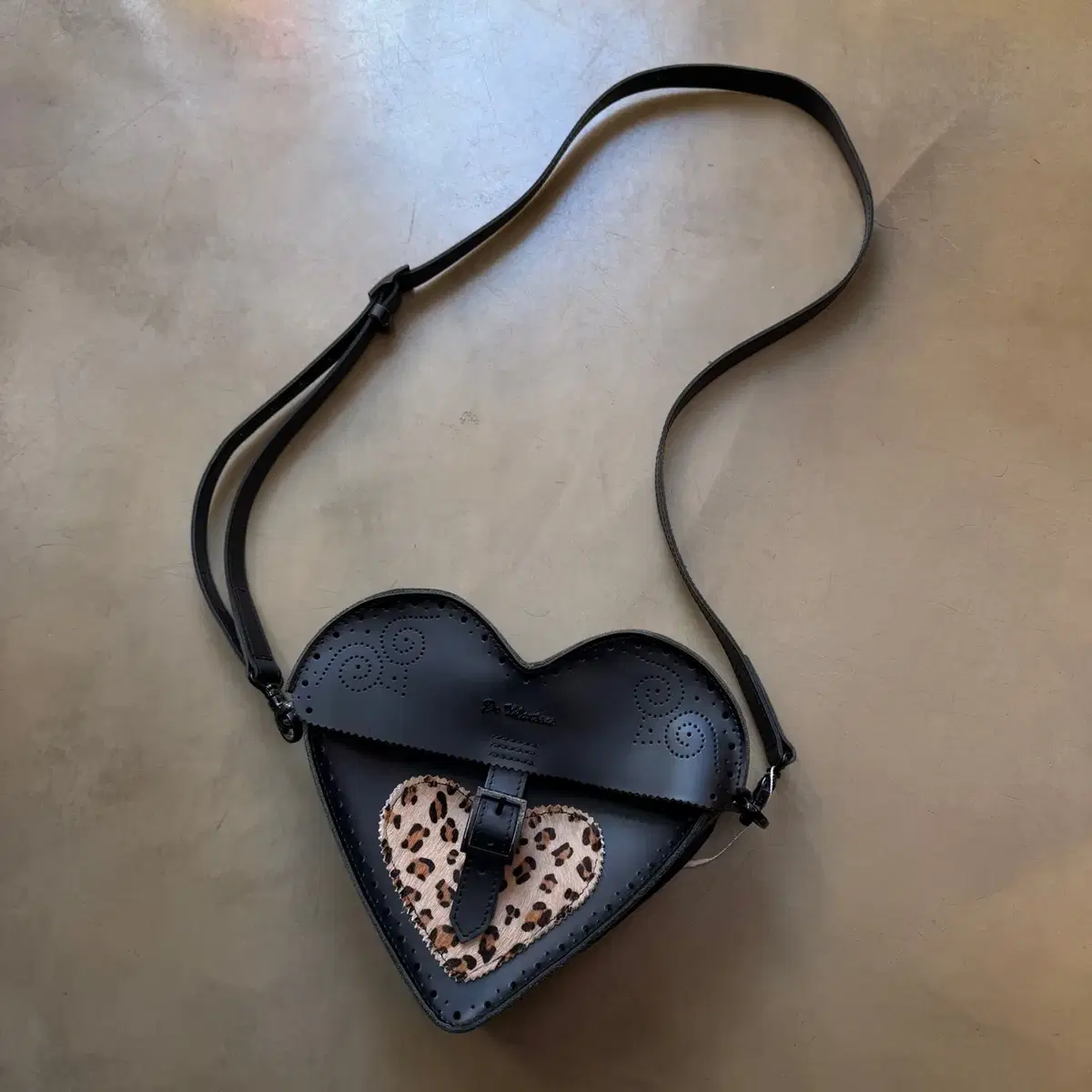 Niceness Roger Deer Leather Bag on Bunjang Global Site.