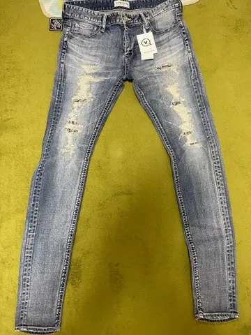 새상품 스키니 데님 라이트 블루 데미지 가공