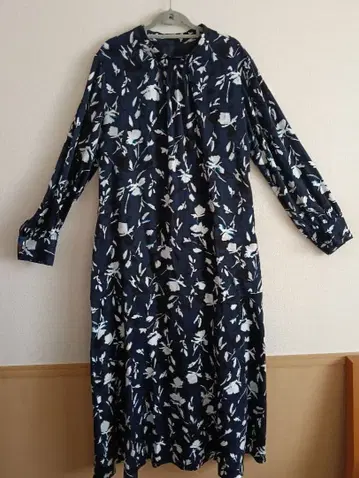 꽃무늬 긴팔 원피스 네이비