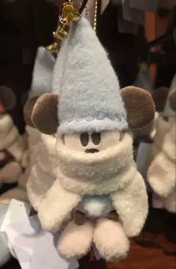 디즈니 크리스마스 2025 린 인형 배지