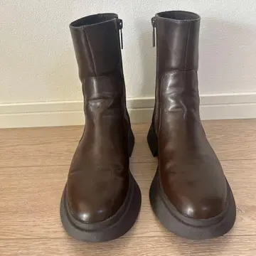 브라운 계열 ZARA 부츠
