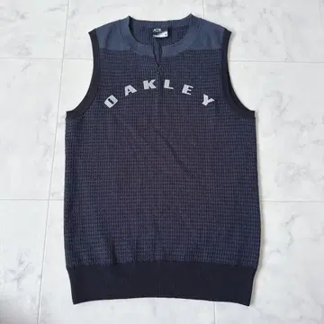 OAKLEY 스키퍼 체크 자수 베스트 M 네이비